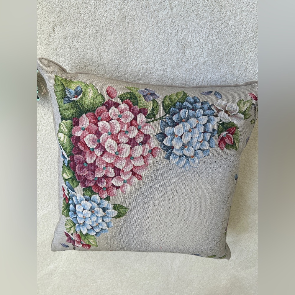 hines of oxford hydrangeas blooms Tapestry Throw Pillow